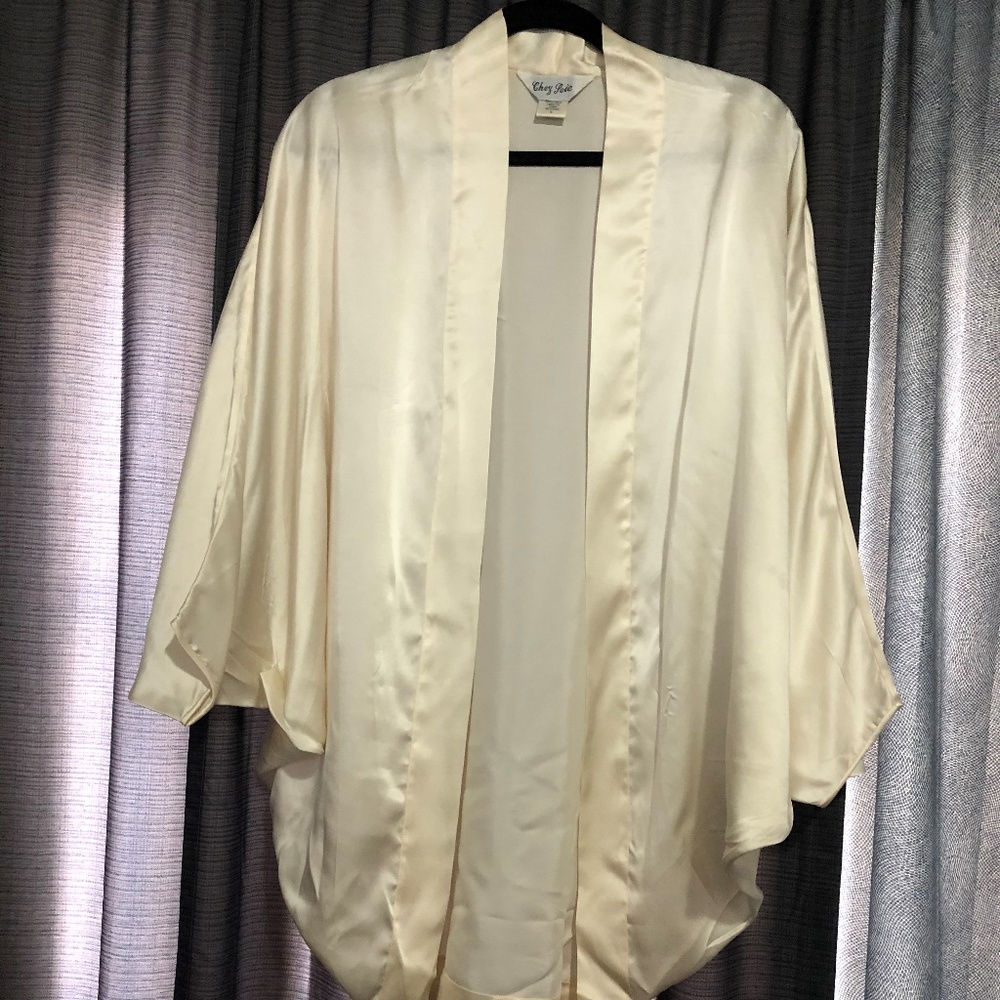 100% Silk White Blouse Size Large Made in China